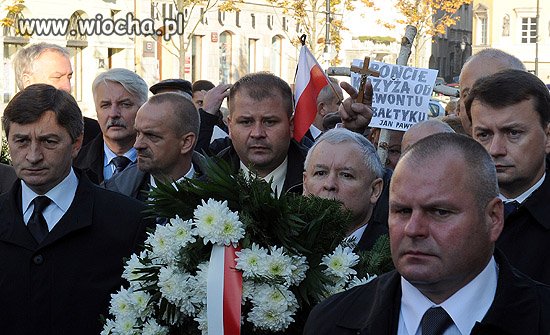 On tak ciężko pracuje
