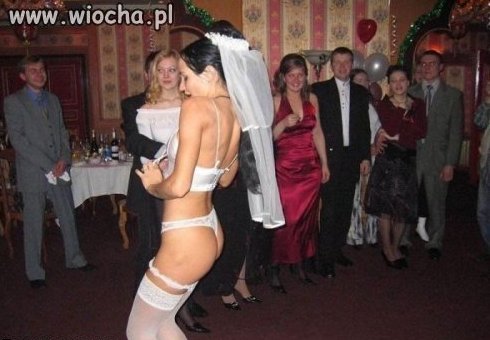Panna młoda się rozkręciła.