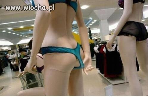 Manekin i niewygodne stringi?