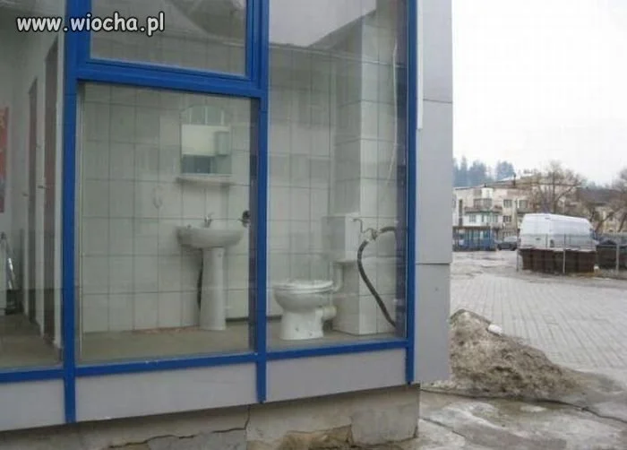 Nowoczesna toaleta publiczna