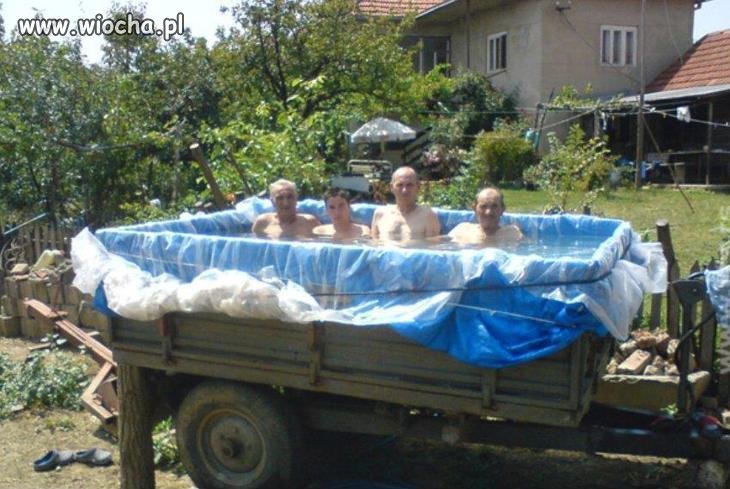 Nie ma to jak kąpiel w przyczepie 