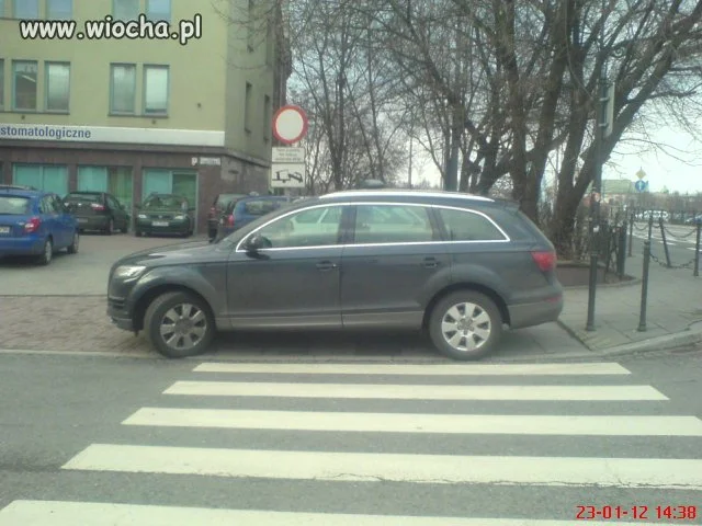 Nie dało się na gdzie indziej zaparkować?