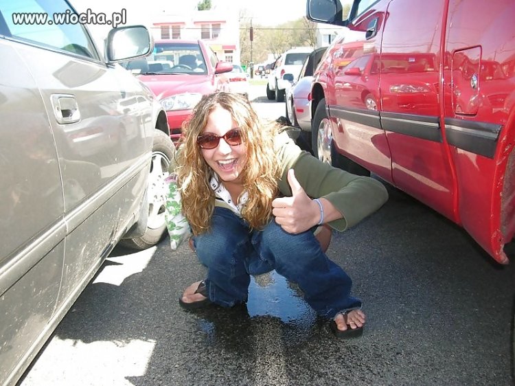 Na parkingu