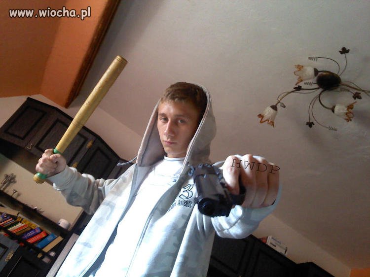 Baseball i HWDP wydziarane na ręce