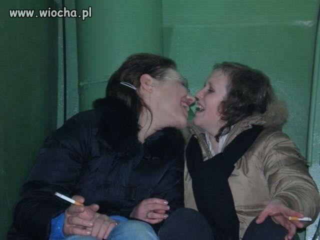 Małolaty z fajkami