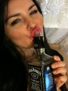 Dzióbek na butelce whisky