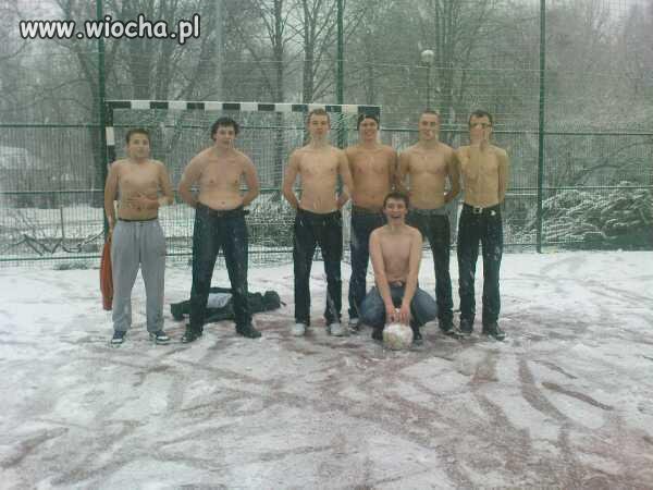 Słit fotka z pierwszym śniegiem