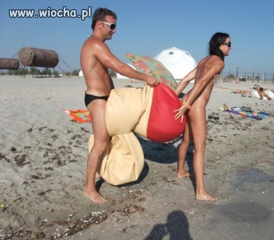 Młoda napalona na plaży