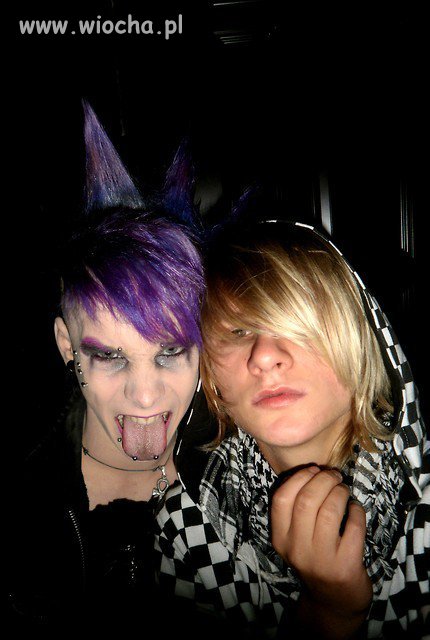 1 emo chłopczyk z dodatkiem