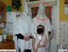 Dziwne strój jak na kolędników 