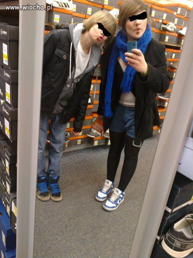 Lans w sklepie z butami.