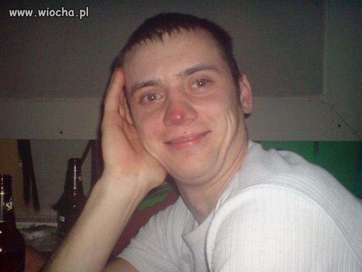 Ciekawe, co mu sie stało w nos, a ten opis pod zdj: