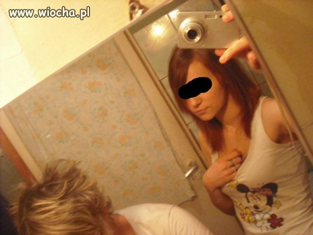 Słit focia w lustrze.