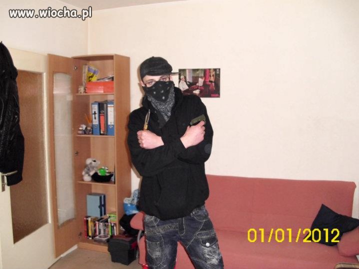 Szpan na scyzoryk i zabawkowy pistolet