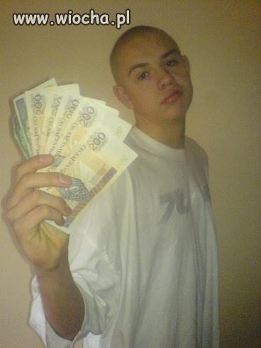 Następny chętny na lans na kasę!