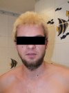 Owłosiona blond piękność