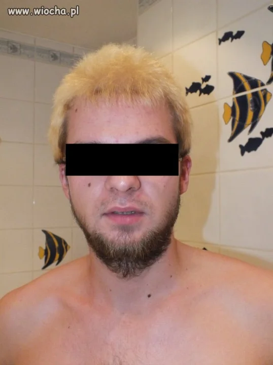 Owłosiona blond piękność