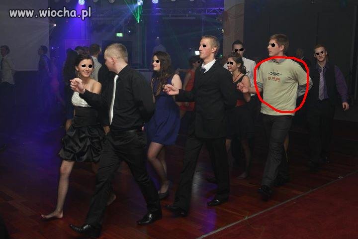 To jest strój na studniówkę?