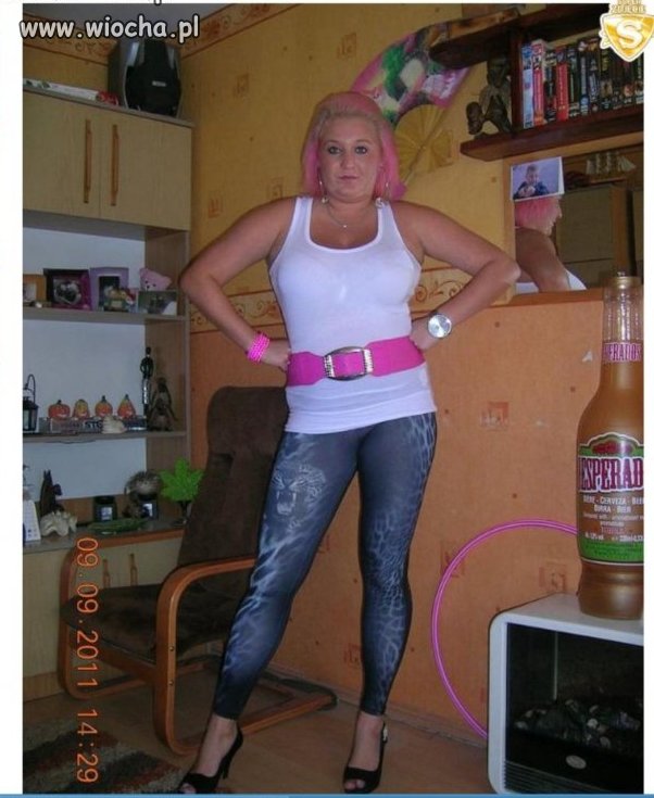 Brunetka, blondynka, różowa