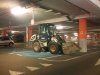 Inwalida na parkingu podziemnym...