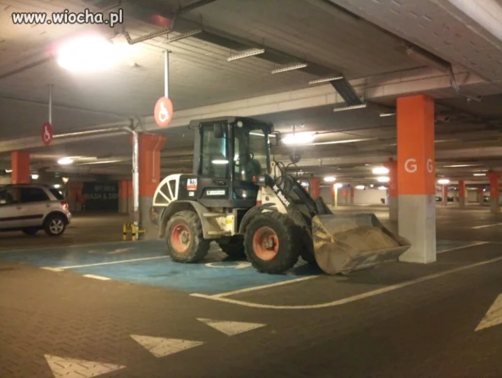 Inwalida na parkingu podziemnym...