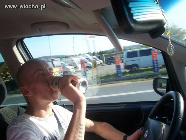 Trzeba się pochwalić, że się pije za kółkiem