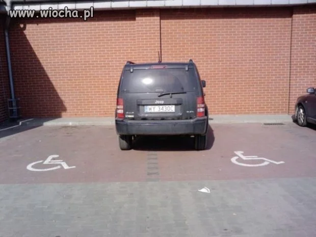 Zajęcie 2 miejsc przeznaczonych dla inwalidów.