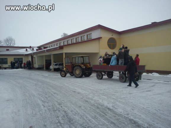 SZKOLNY AUTOBUS 