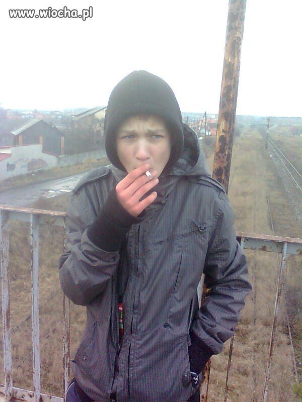 12 lat i fajka w pysku.