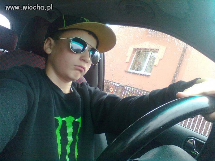 Są okularki... Jest mina...
