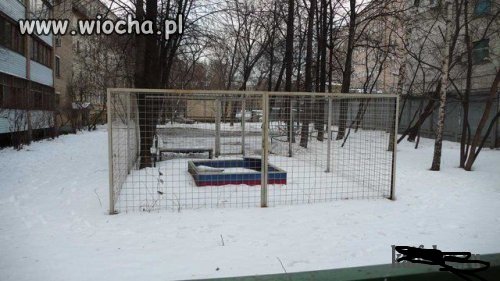 Zrobili klatke dla dzieci