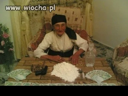 Biały proszek jest, giwera, kasa