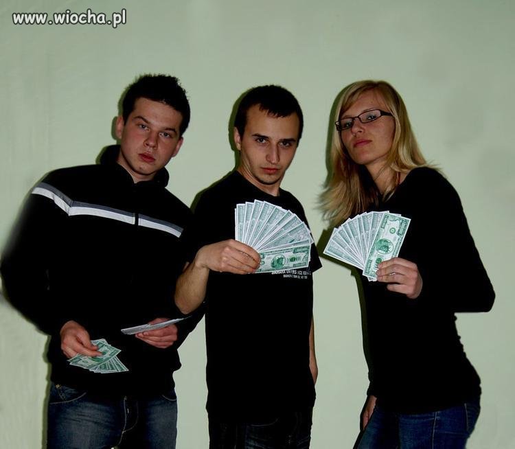 Szpan dolarami...