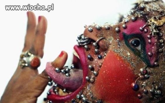 To jest dopiero fanka piercingu!