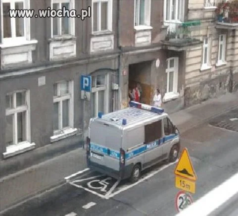 Policja łamie prawo.