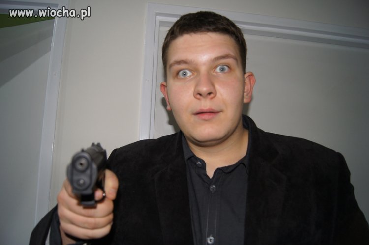 Gangsta - jest garniak, jest pistolet