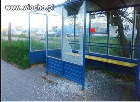Najpierw rozwalają