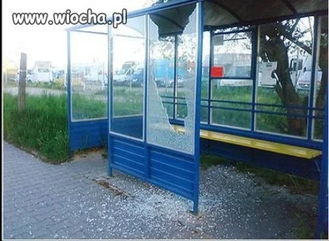 Najpierw rozwalają