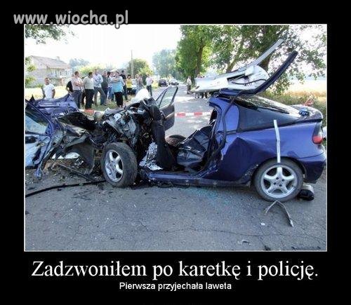 Zadzwoniłem po karetkę i policję.