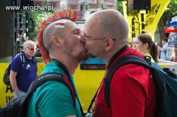 Aby odblokować telefon musisz pocałować nadawcę!