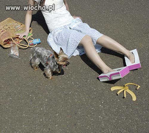 York jest, buty z kartonu są