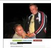 Na zdjęciu niby się wygłupiają przed znajomymi.