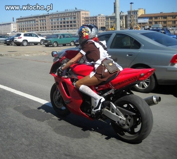 Idealny strój motocyklistki