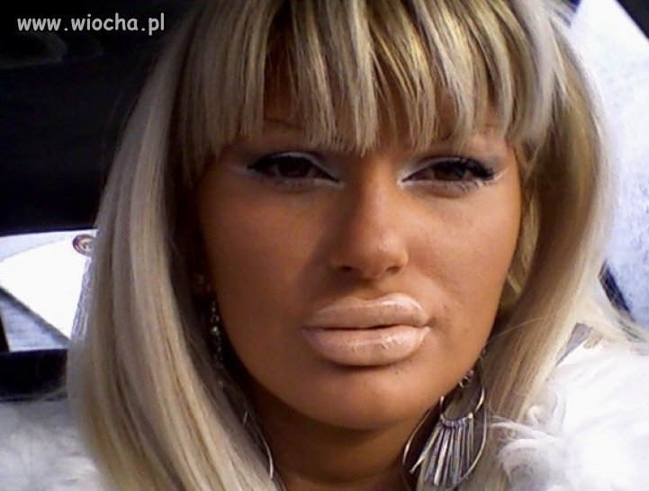Sztuczna Barbie.