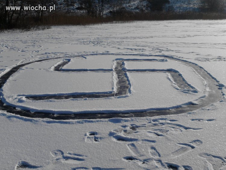 Ide na ryby i widze........