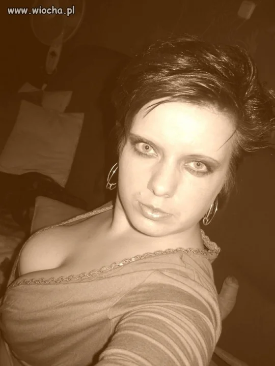 Mocny make-up, cycki i