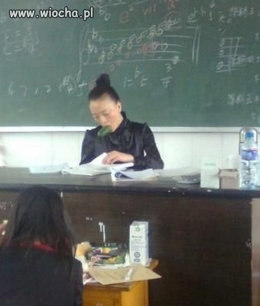 Lekcja a na niej.