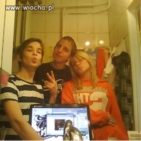 Fotka robiona laptopem w toalecie 