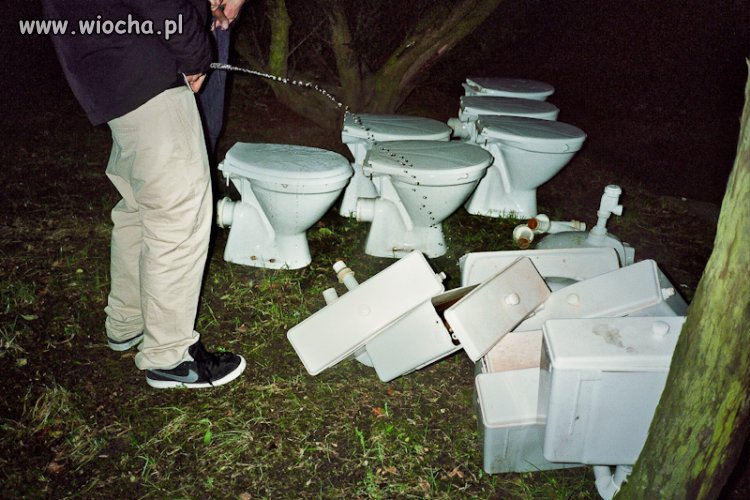 Nieważne że nie stoi... ważne że chociaż wisi...