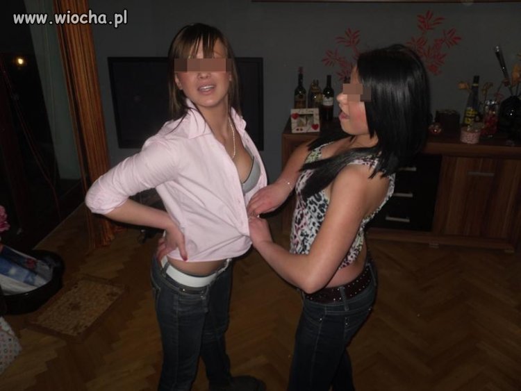 Zabawy dziewczynek.